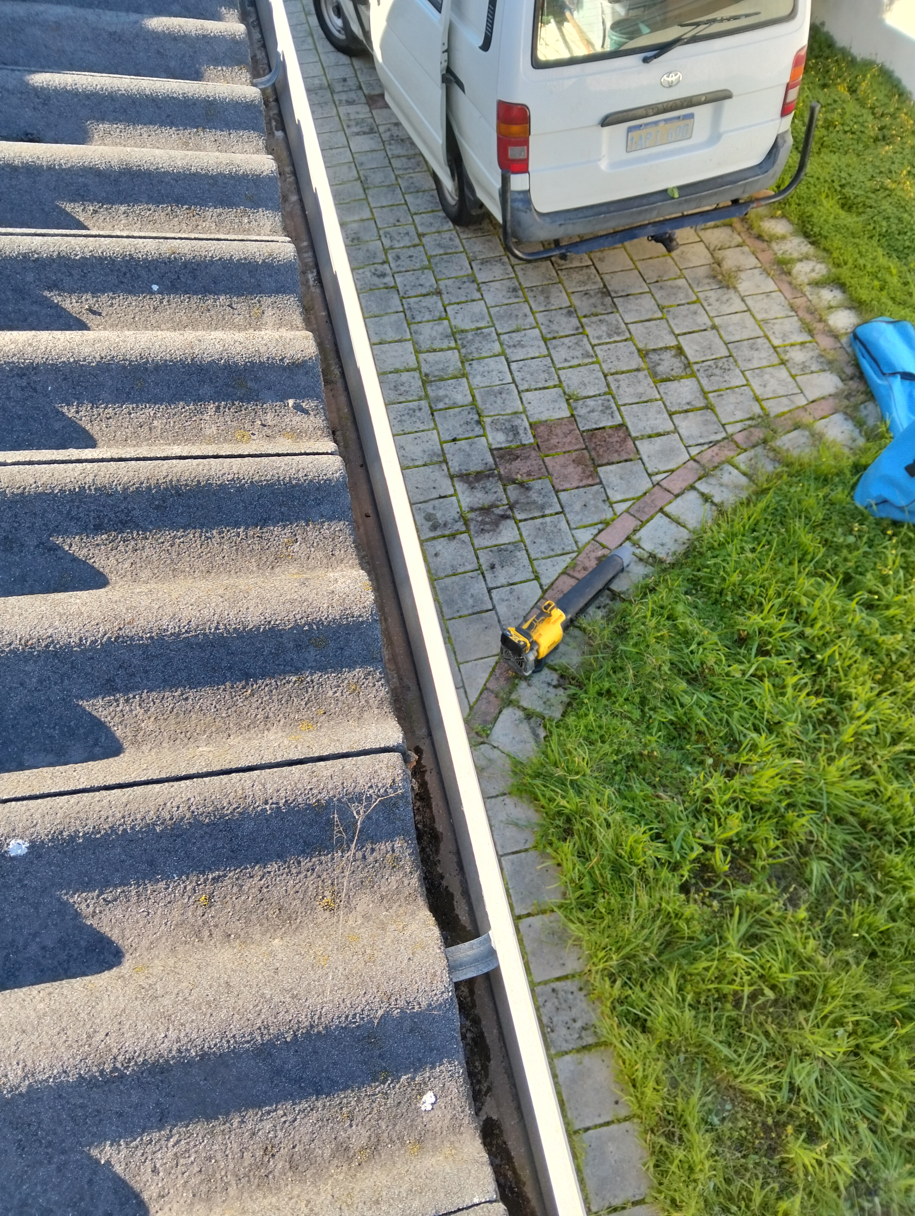 After gutter cleaning photo in Como